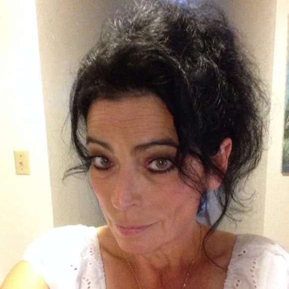 Meet your Posher, Linda - Picture 1 of 1